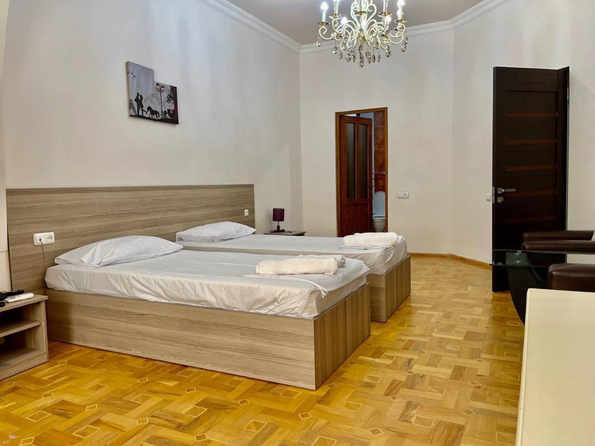 Olive Hotel Jerevan Exteriör bild