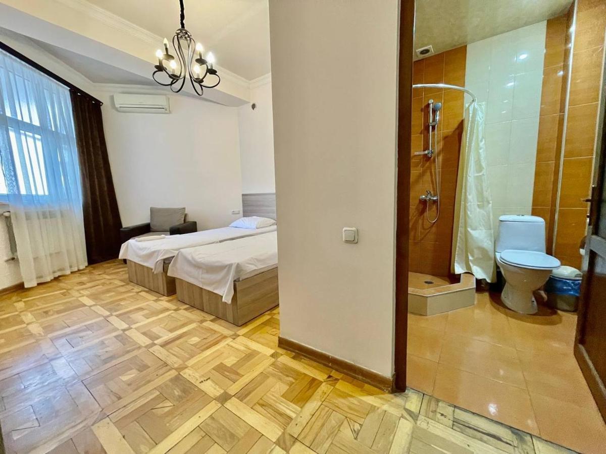 Olive Hotel Jerevan Exteriör bild