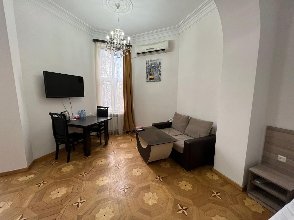 Olive Hotel Jerevan Exteriör bild